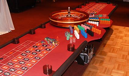 Rental Equips untuk Acara Casino: 6′ x 3 1/2′, Craps Table: 8′ x 5′, Poker Table: 8′ x 4′, Roulette Table: 8′ x 4