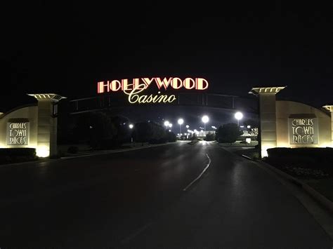 Berwisata ke Hollywood Casino at Charles Town Races