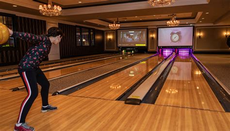 High Rollers Luxury Lanes and Sports Lounge: A Premiere Entertainment Destination in Foxwoods Resort Casino