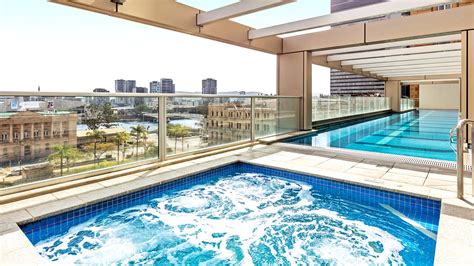 Discover the Thrill of City Living at Oaks Brisbane Casino Tower Suites