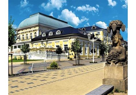 Menjelajahi Pilihan Hotel di Karlsbad dengan KAYAK