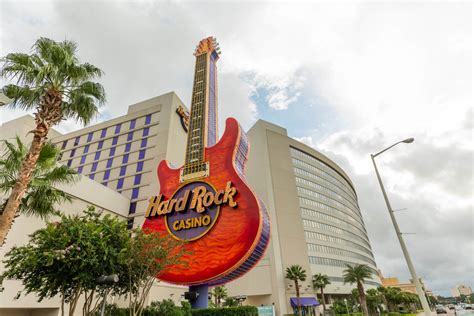 Ruth’s Chris, Hard Rock Cafe, Macau Kitchen, Sugar Factory, Pie Five Pizza Co., dan Tequila’s On The Gulf: Berbagai Opsi Makanan yang Menarik di Biloxi