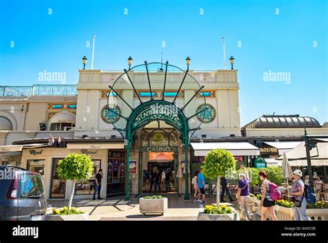 Café de Paris: A Timeless Elegance in the Heart of Monte Carlo