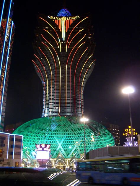 Grand Lisboa: Menjadi Iconic Landmark di Sé, Macau