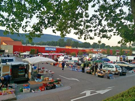 Vide Grenier di Geant Casino Clermont Ferrand: Tempatnya Cari Barangan Second