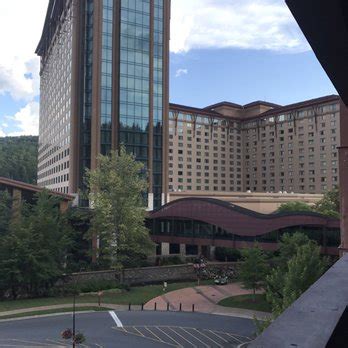 Harrah’s Cherokee Casino Resort: Where Every Hand is Holding a Very Good Time