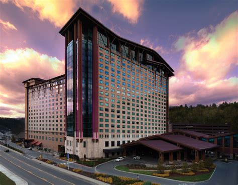 Harrah’s Cherokee Casino Resort: Where Every Hand is Holding a Very Good Time