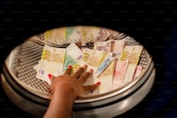 Menikmati Kebebasan Bermain di Casino Online: Kekayaan yang Tak Terbatas