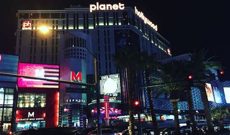 Makanan di Planet Hollywood: Beragam Pilihan untuk Diri Anda