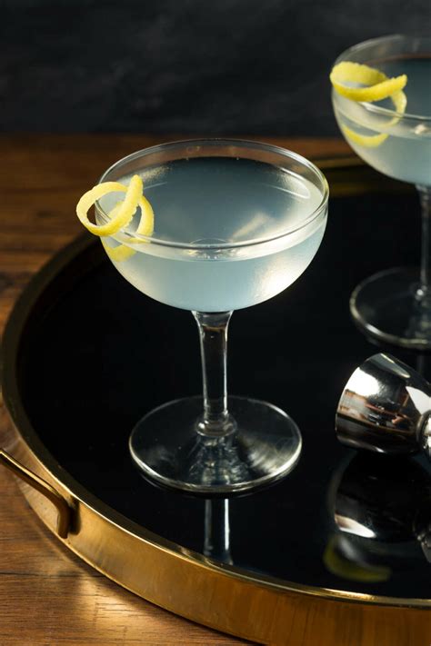 Membuat Kocokan Vesper Martini yang Modern dan Authentic