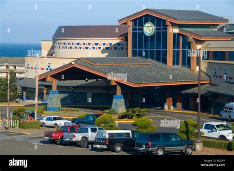 Berita dari Pantai Oregon: Chinook Winds Casino Resort dan Tempat-tempat Menarik lainnya