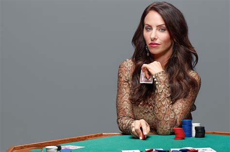 Molly Bloom: Dari Poker Queen ke Penulis dan Pembawa Acara