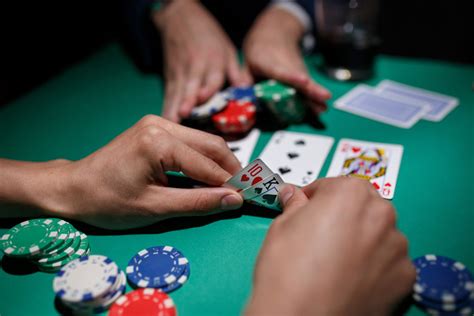 Bermain Poker Online dengan Uang Nyata: Tips dan Rekomendasi