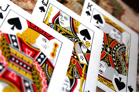 Poker: Sejarah, Strategi, dan Variasi