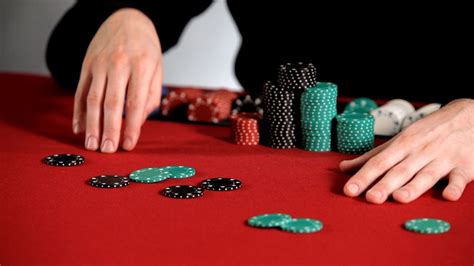 Mengatur Tinggi Pemulaan di Poker: Kapan dan Mengapa