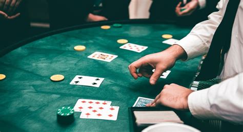 Menjadi Pemain Poker Handal: 10 Tips untuk Meningkatkan Kemampuan Anda