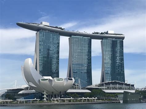 Tinggal di Singapura: Menguak Kelebihan Marina Bay Sands dan Resorts World Sentosa