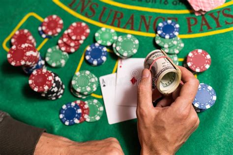 Menjadi Pemenang Dalam Permainan Poker: Tips untuk Menjadi Juara