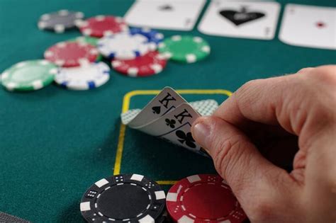 Il Poker Piu Ose: Menanggapi Definisi dan Solusi