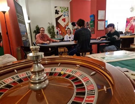 La Scuola di Poker: Una Comunicazione senza Frontiere