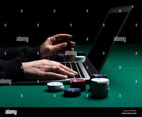 Laporan Teknis Laptop Terbaik untuk Bermain Poker Online