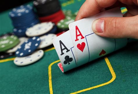 Jugar Poker en Línea: Una Oportunidad para Divertirse y Aprender