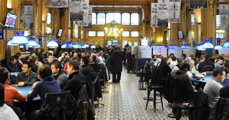 Tournois de Poker à Paris: Une Expérience Exceptionnelle au Club Pierre Charron