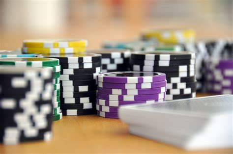 Bermain Poker Omaha: Strategi dan Tips