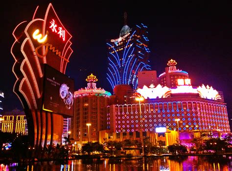 Menjadi Landmark di Pulau Pengantar: Venetian dan Grand Lisboa