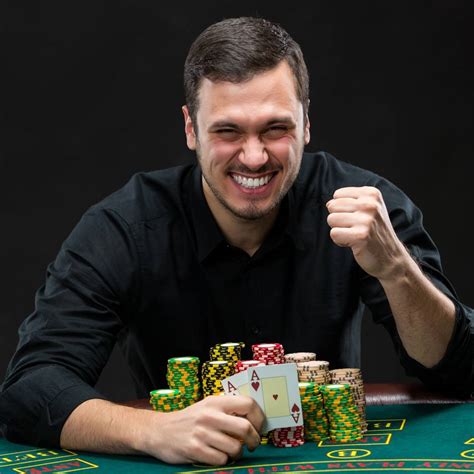 Menggapai Kesuksesan di Poker: Strategi untuk Menjadi Pemain Poker yang Handal