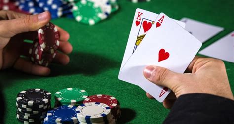 Bermain Poker Online: Keuntungan dan Kemudahan