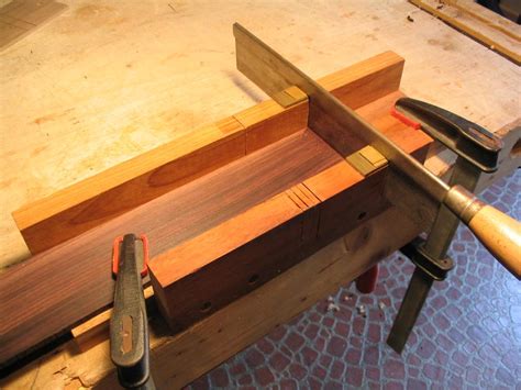 Penggunaan Fret Saw untuk Pembuat Marquetry