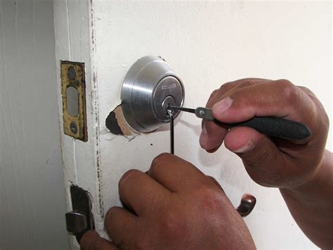 Bagaimana Membuka Slot dengan Lockpicking