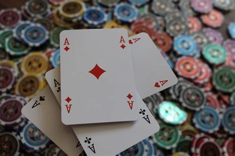 Cara Bermain Poker Yang Baik: Tips dan Trik untuk Menjadi Pemain Poker Profesional