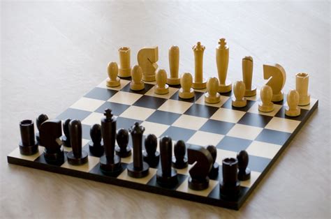 Perbandingan Skill dalam Chess dan Poker