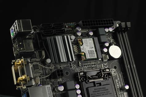 Pengenalan Motherboard: Bagian-Bagian dan Fungsinya