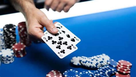 Menampilkan Kartu dalam Showdown Poker