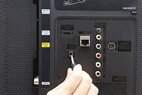 Menggunakan Kabel USB-AUX untuk Menghubungkan Gadget Audio ke Sistem Audio