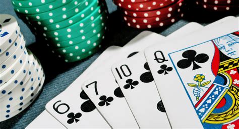 Strategi Poker: Meningkatkan Peluang Menang dengan Bluffing dan Agresi