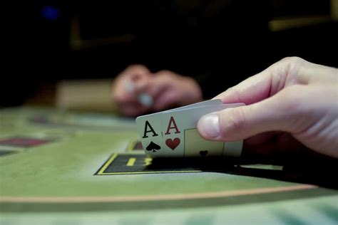 Menguak Kemenangan dalam Poker: Strategi dan Tips