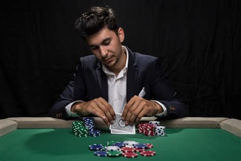 Mengembangkan Keterampilan Poker: Tips untuk Meningkatkan Permainan Anda