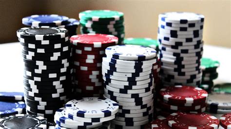 Fichas Póker yang Bikin Game Poker Jadi Lebih Nyaman dan Mencolok