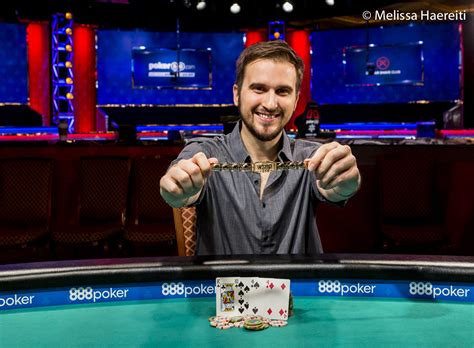 Menguasai WSOP dengan 4 Lencana Emas: Kehidupan dan Karier Poker Julien Martini