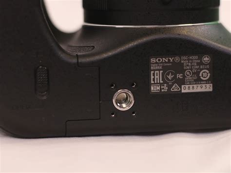 Sony H300: Baterai Slot dan Penggantian