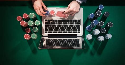 Menggapai Kemenangan di Online Poker: 10 Tips Terbaik