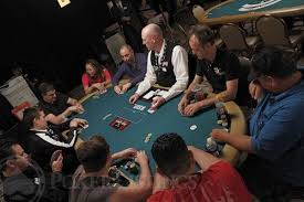 Poker: Omaha 8 or Better – Strategi dan Tips