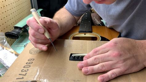 Membuat Sendiri Saw untuk Sloting Bridge Guitar