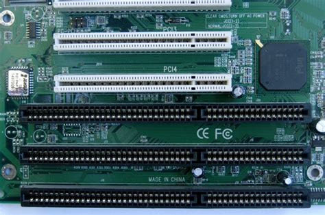 Interkoneksi Komponen Periferal: PCI, ISA, dan PCIe