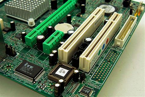 Sejarah Dan Fungsi Slot-Slot Pada Motherboard