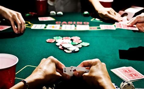 Jouer au Poker: Apa yang Anda Butuhkan untuk Bermain